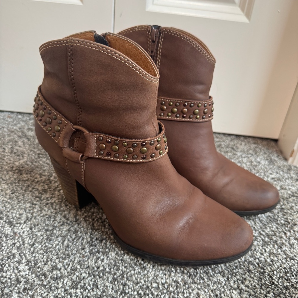 Sofft Boots Women 6.5M Booties Shoes Brown Leather Studded Harness Heel Western
